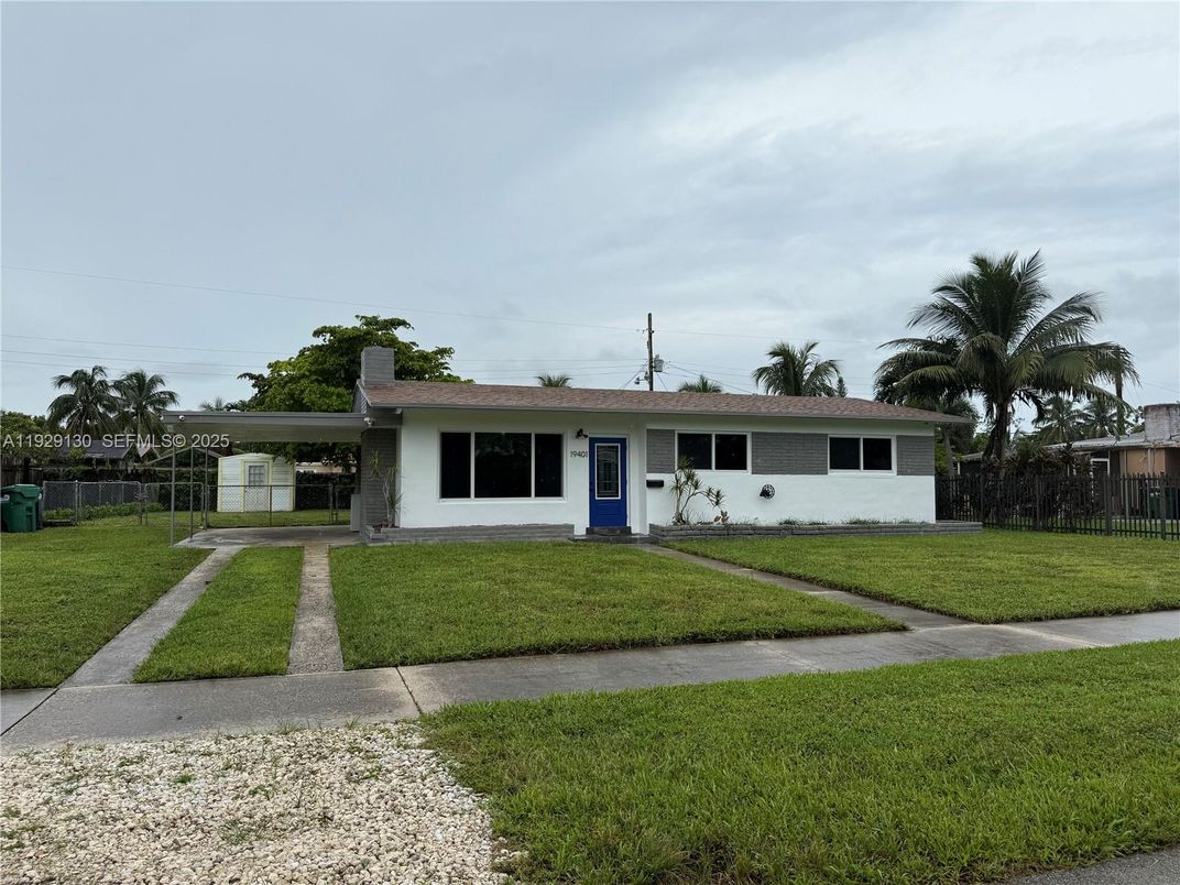 Backyard, Exterior, Facade, Ranch