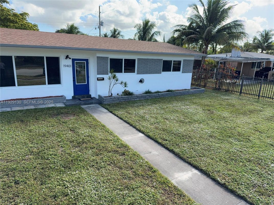 Backyard, Exterior, Facade, Ranch