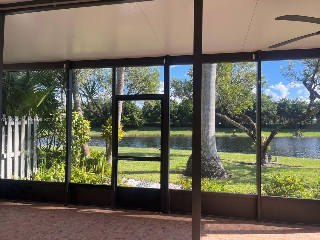 Interior, Sun Room, Water