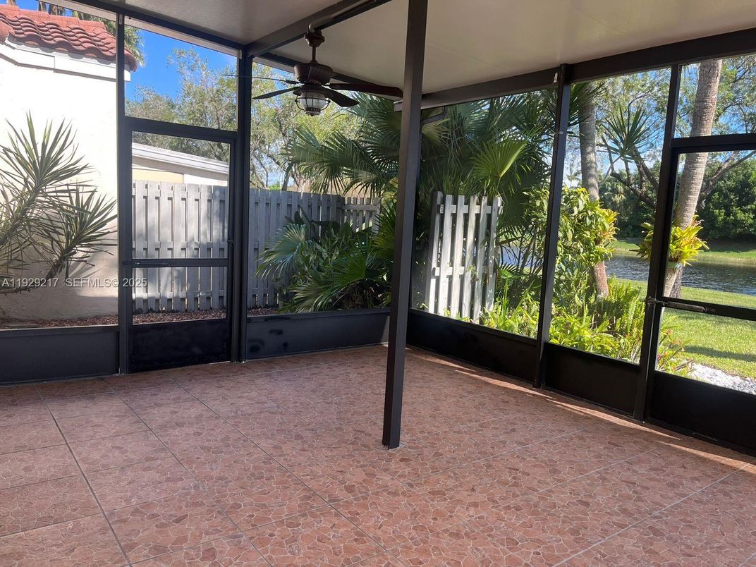 Interior, Sun Room, Water