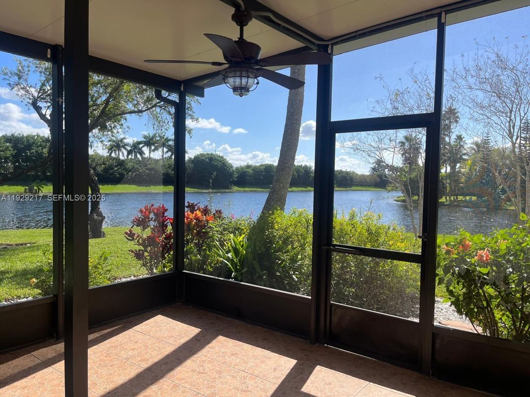 Interior, Sun Room, Water