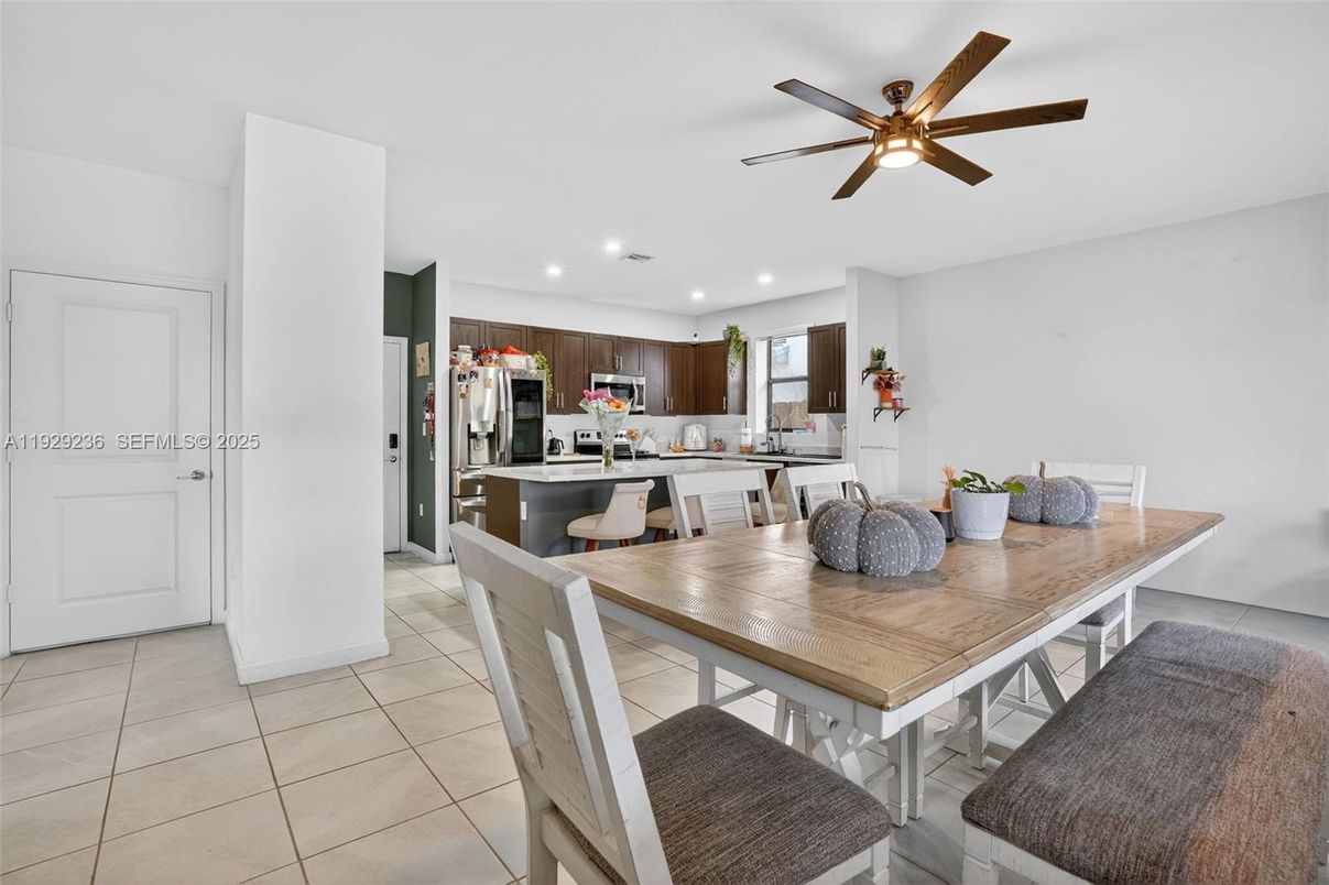Dining room, Interior, Kitchen, Recessed Lighting