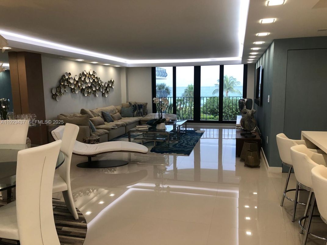 Interior, Living room, Recessed Lighting, Water