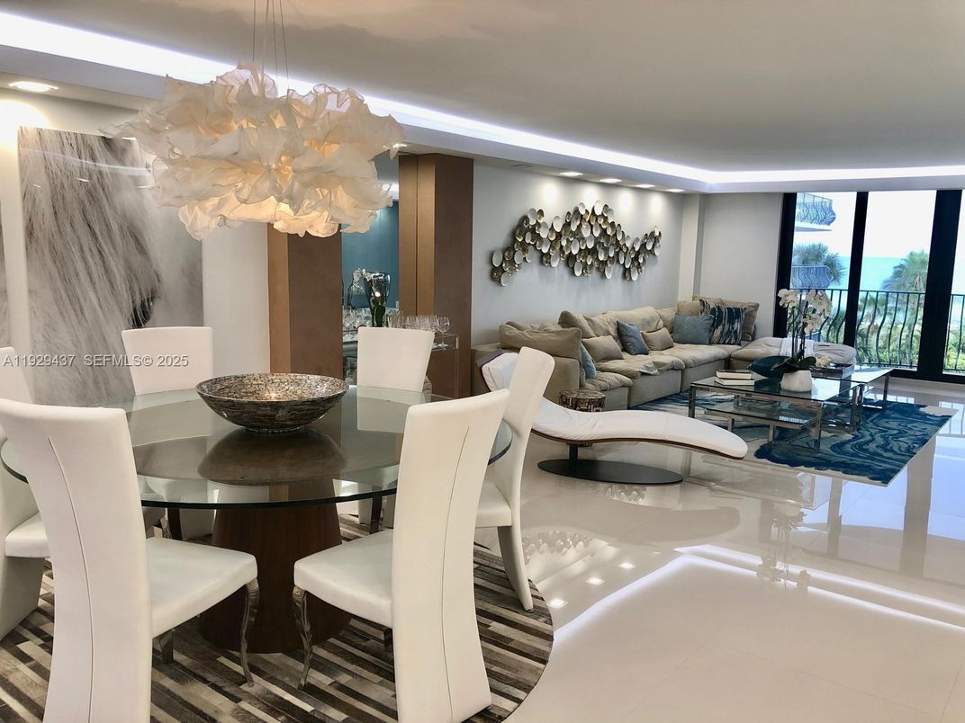 Chandelier, Dining room, Interior, Living room, Recessed Lighting, Water