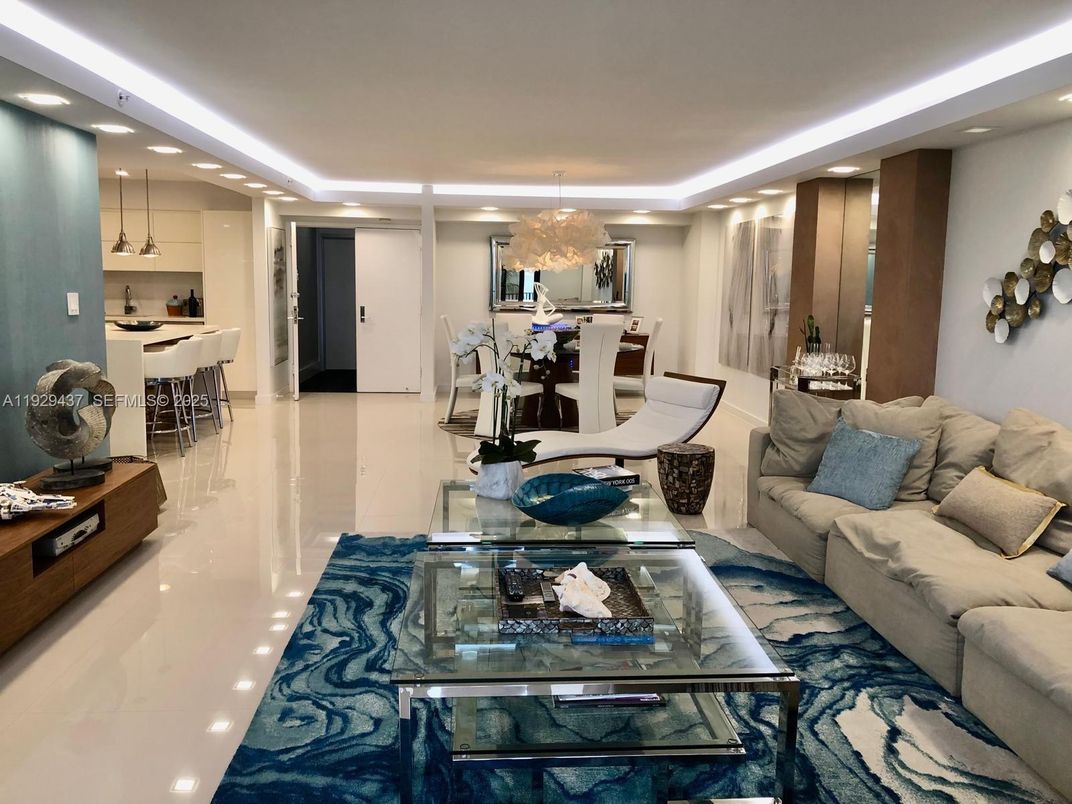 Chandelier, Dining room, Interior, Living room, Pendant Lights, Recessed Lighting