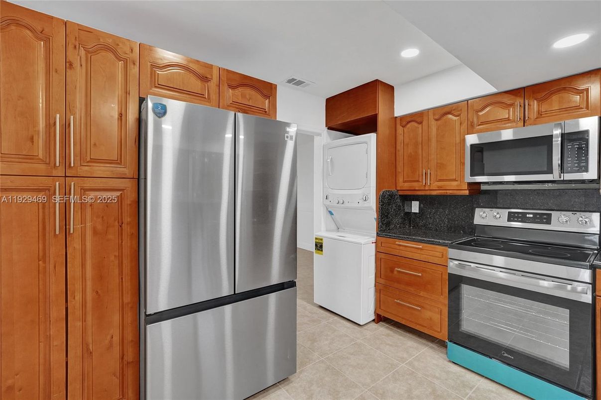 Interior, Kitchen, Recessed Lighting, Washer