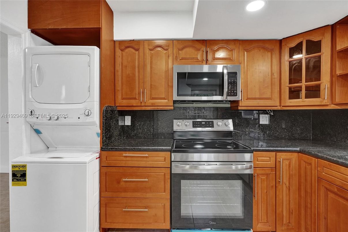 Interior, Kitchen, Recessed Lighting, Washer