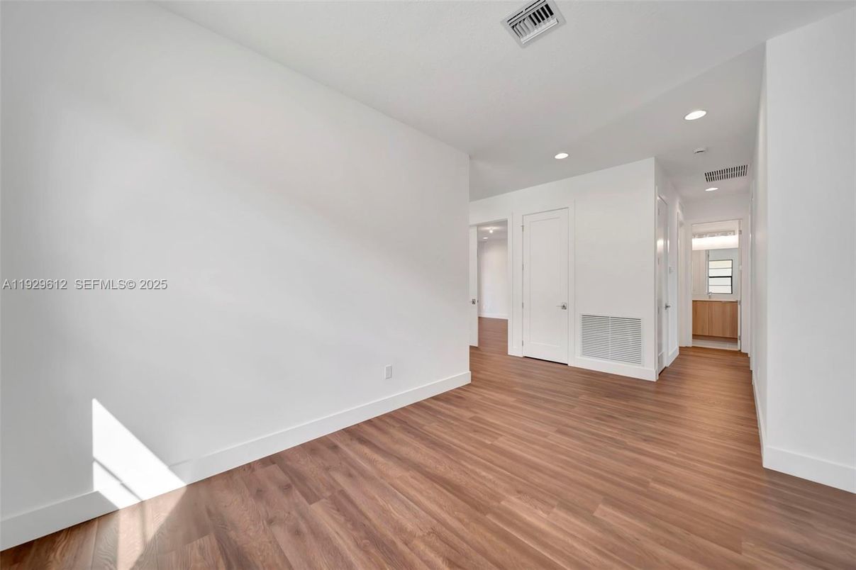 Empty room, Interior, Recessed Lighting, Wood Texture Flooring