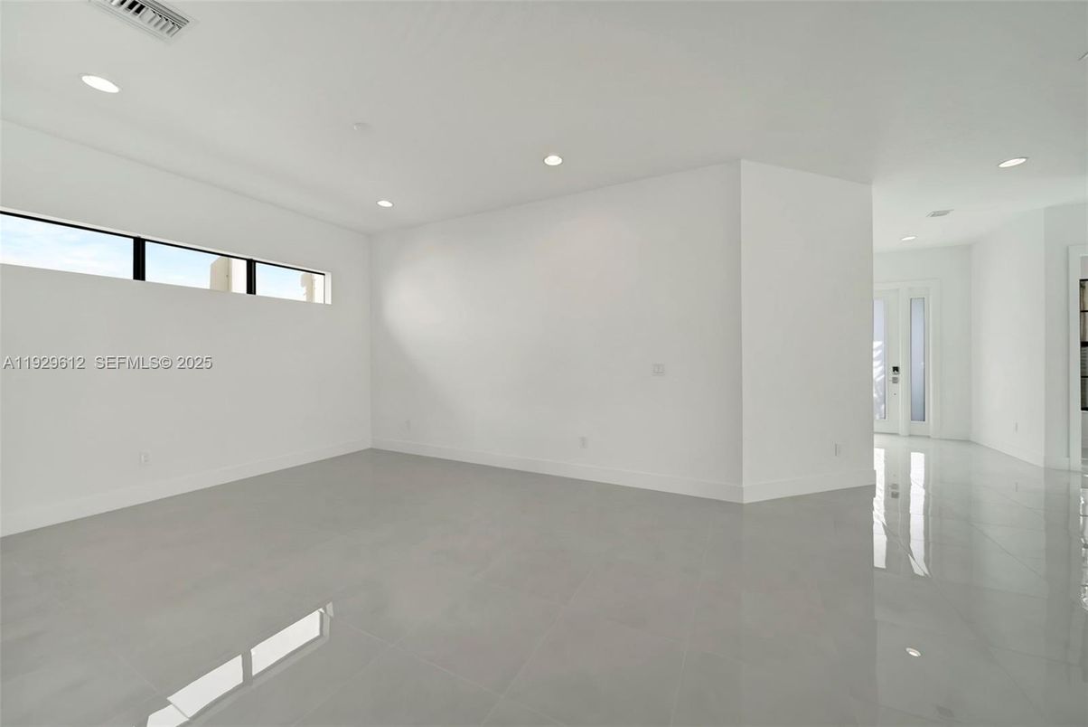 Empty room, Interior, Recessed Lighting