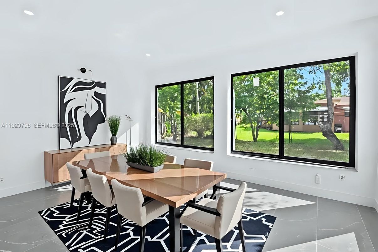 Dining room, Interior, Recessed Lighting