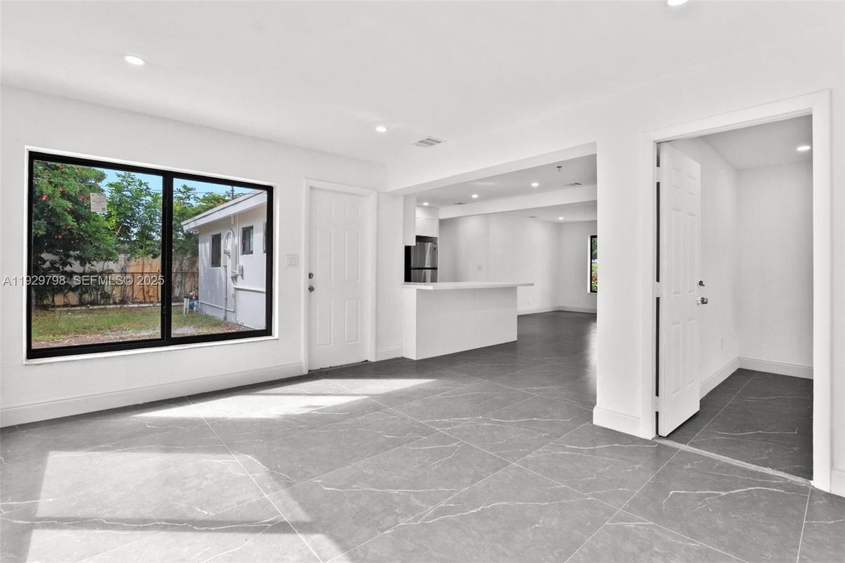 Empty room, Interior, Kitchen, Recessed Lighting