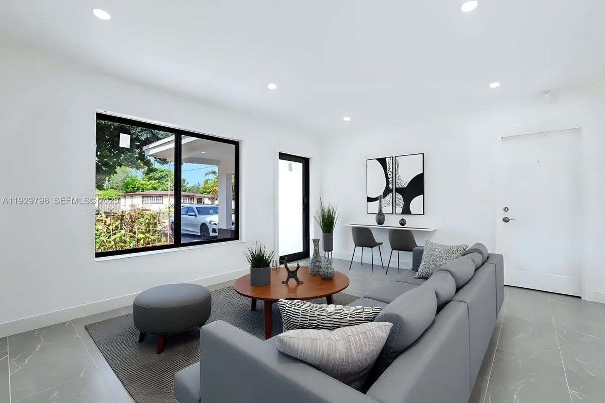 Dining room, Interior, Living room, Marble, Projection Screen, Recessed Lighting