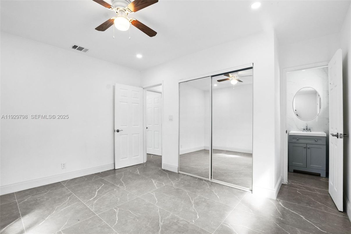 Bathroom, Empty room, Interior, Recessed Lighting