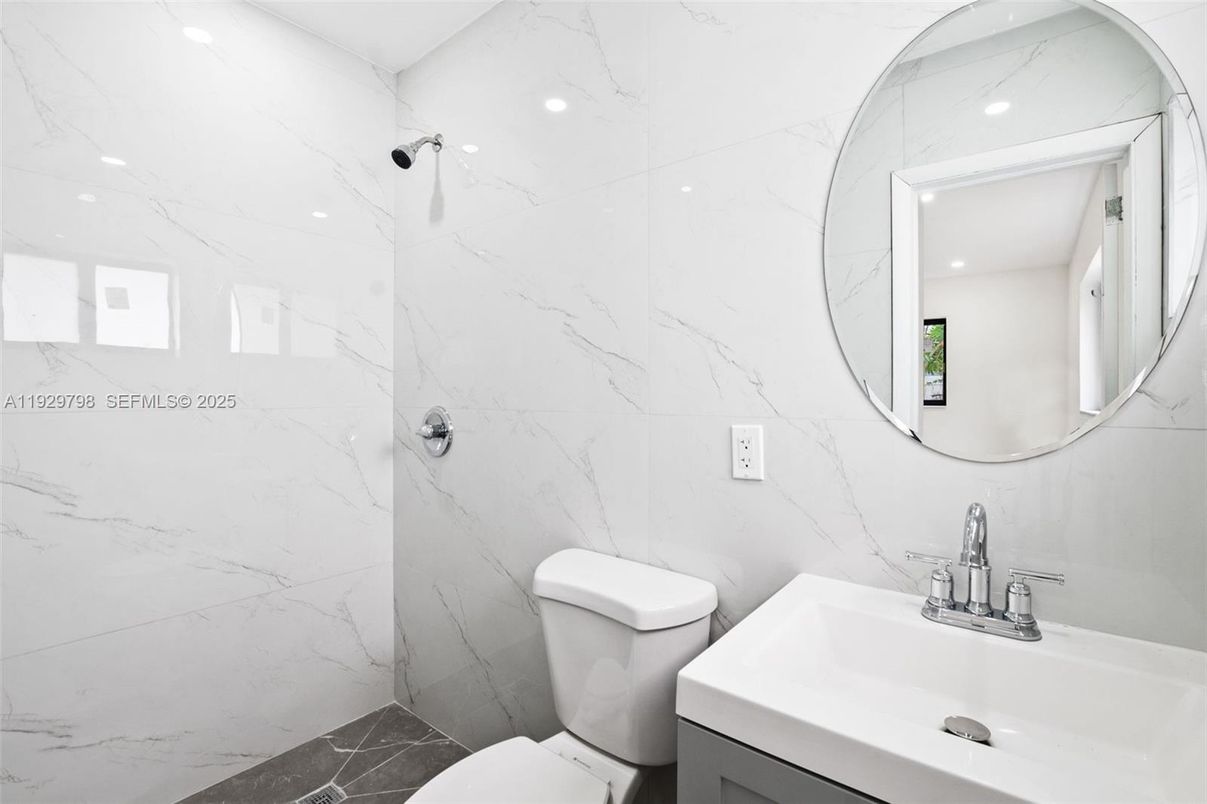 Bathroom, Interior, Marble Walls, Recessed Lighting