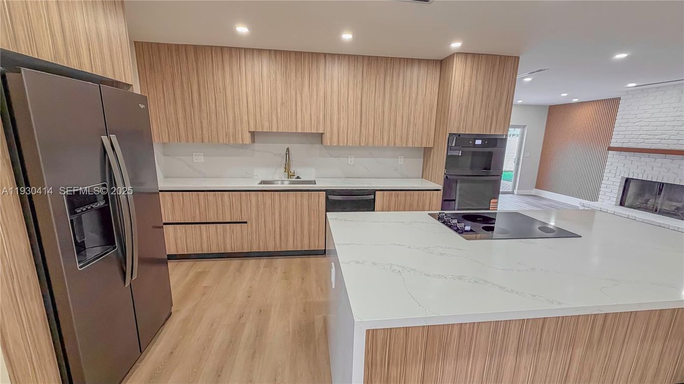 Fireplace, Interior, Kitchen, Recessed Lighting, Wood Texture Flooring