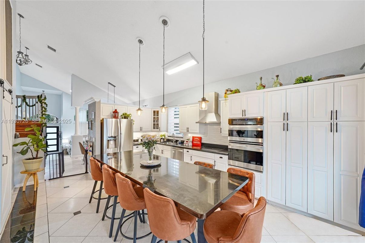 Dining room, Interior, Kitchen, Pendant Lights, Stainless Steel Appliances