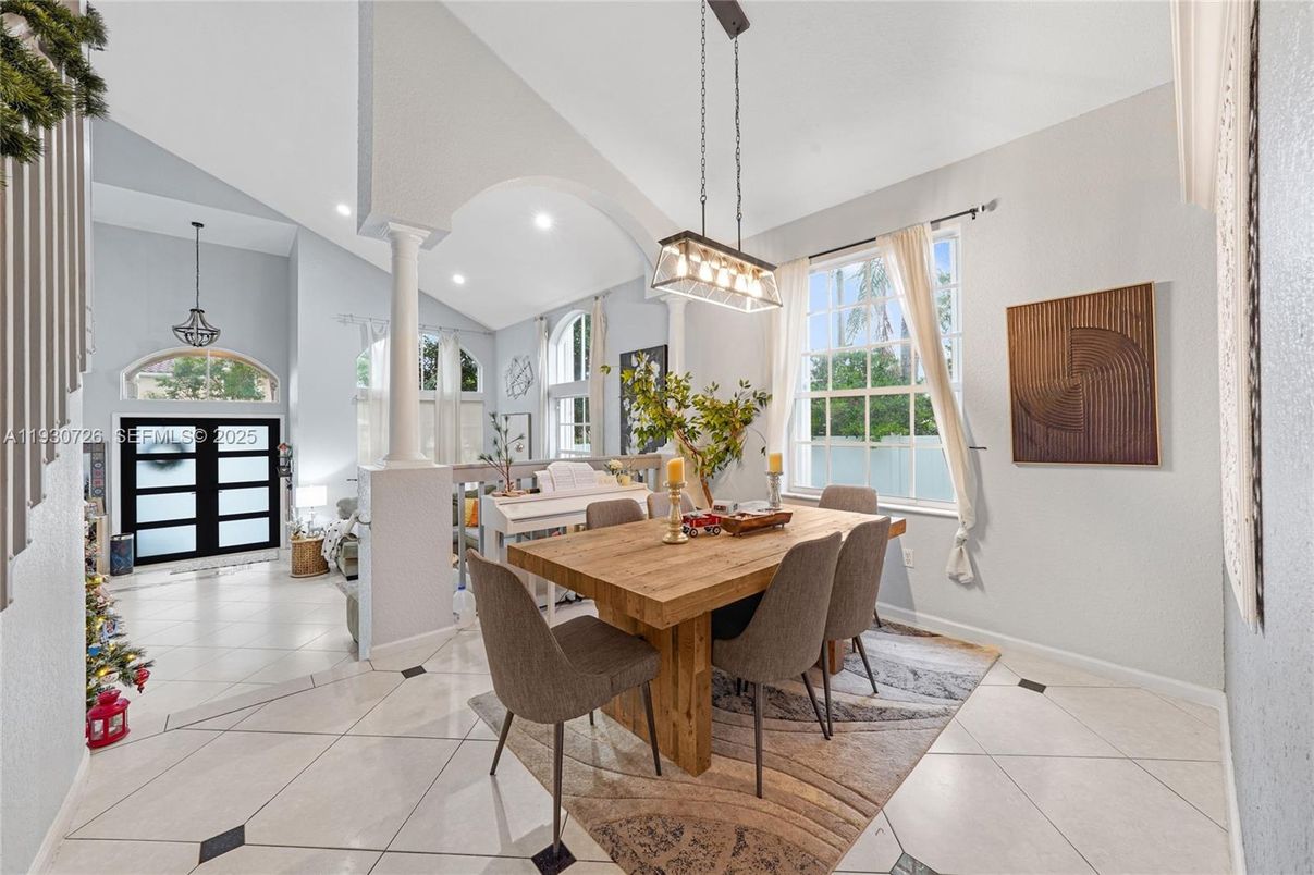 Dining room, Interior, Pendant Lights, Recessed Lighting
