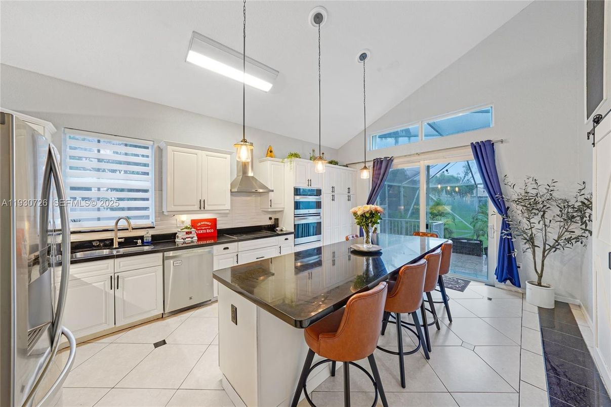 Dining room, Interior, Kitchen, Pendant Lights, Stainless Steel Appliances