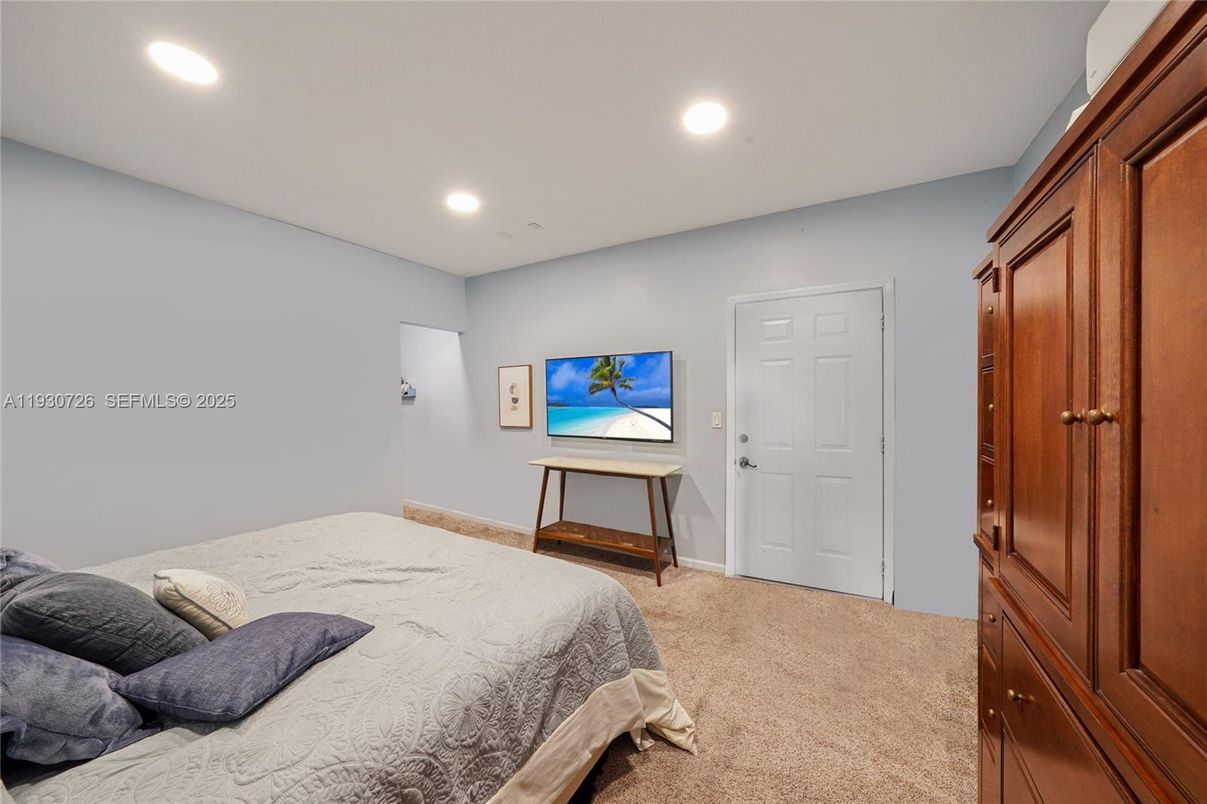 Bedroom, Interior, Recessed Lighting