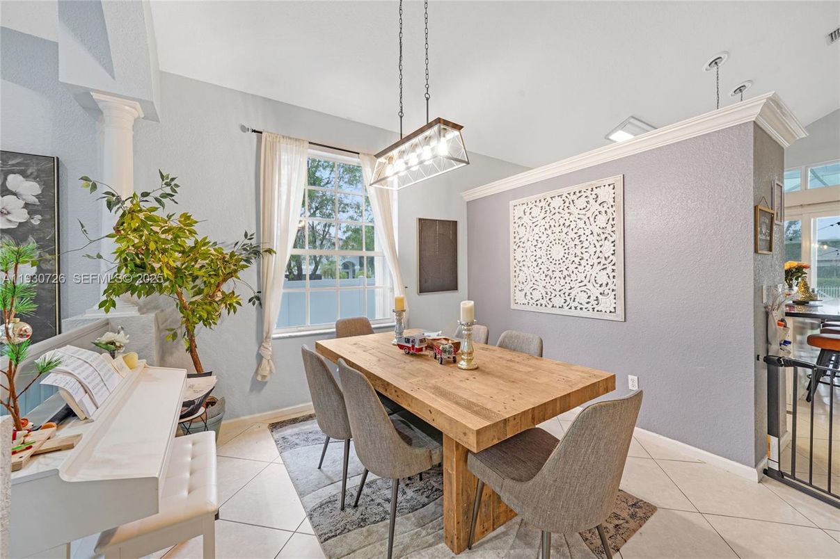 Dining room, Interior, Pendant Lights, Recessed Lighting