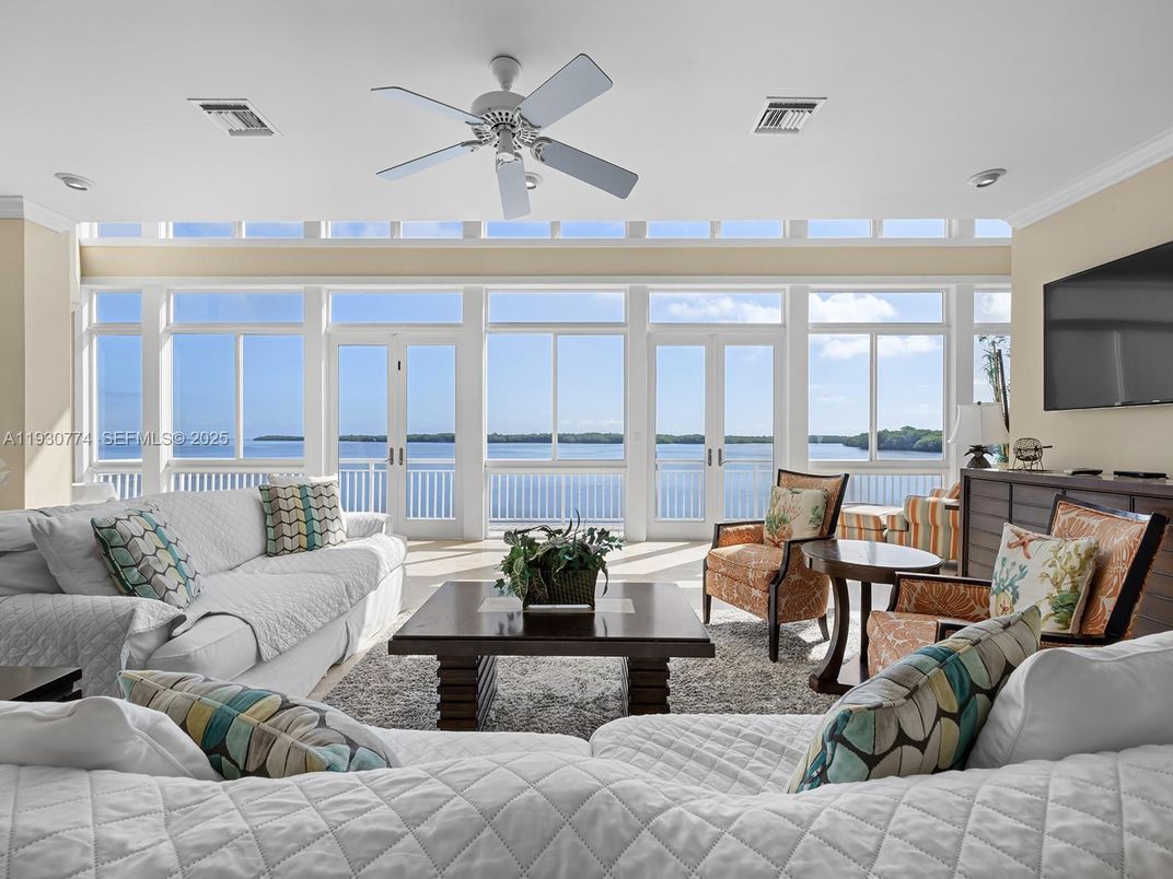 Interior, Living room, Water