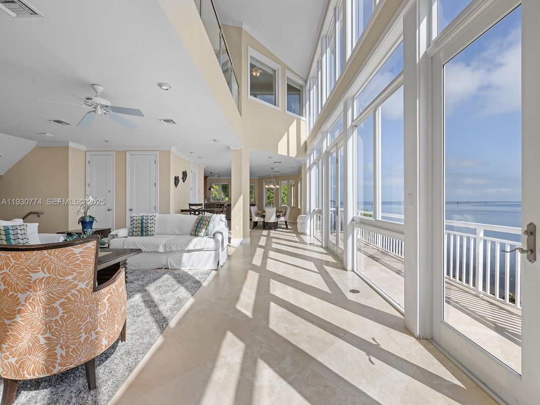 Interior, Living room, Recessed Lighting, Water