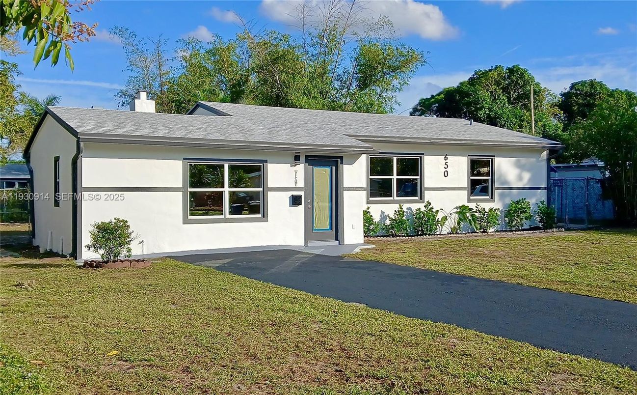 Backyard, Exterior, Facade, Ranch