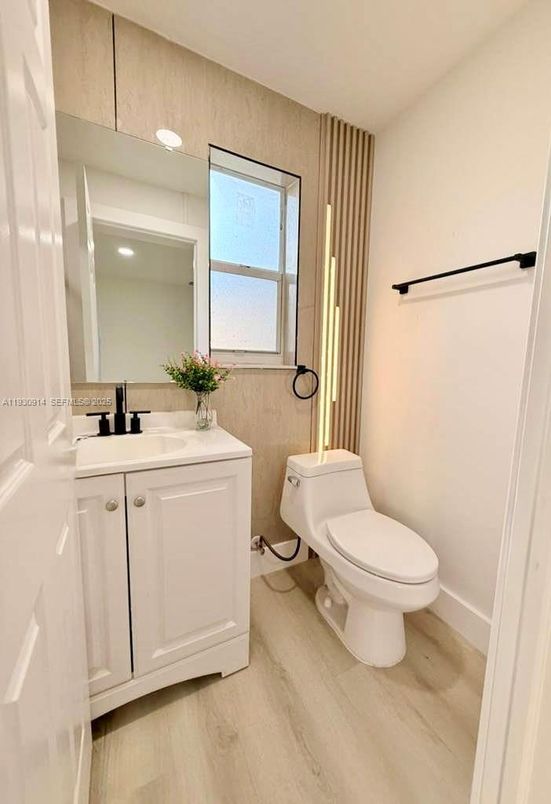 Bathroom, Interior, Recessed Lighting, Wood Texture Flooring