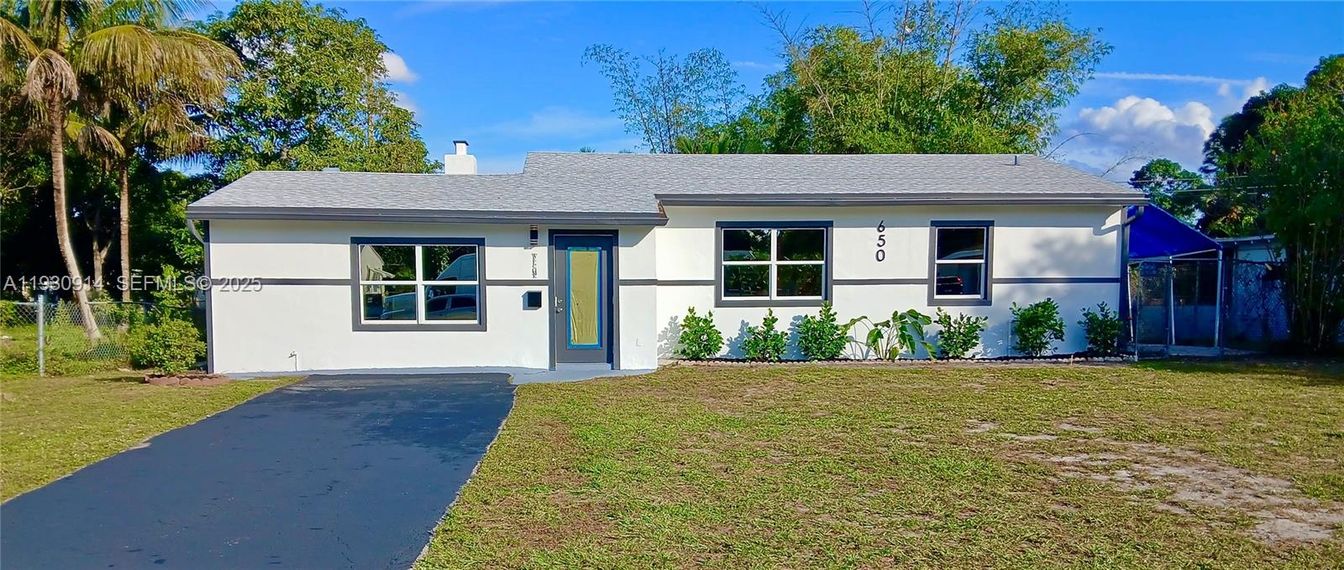 Backyard, Exterior, Facade, Ranch