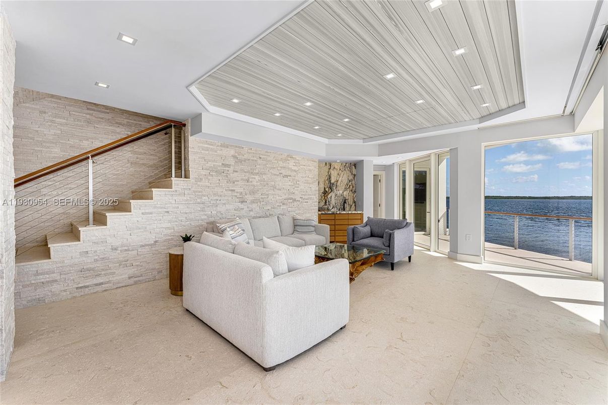 Interior, Living room, Recessed Lighting, Stone Walls, Water