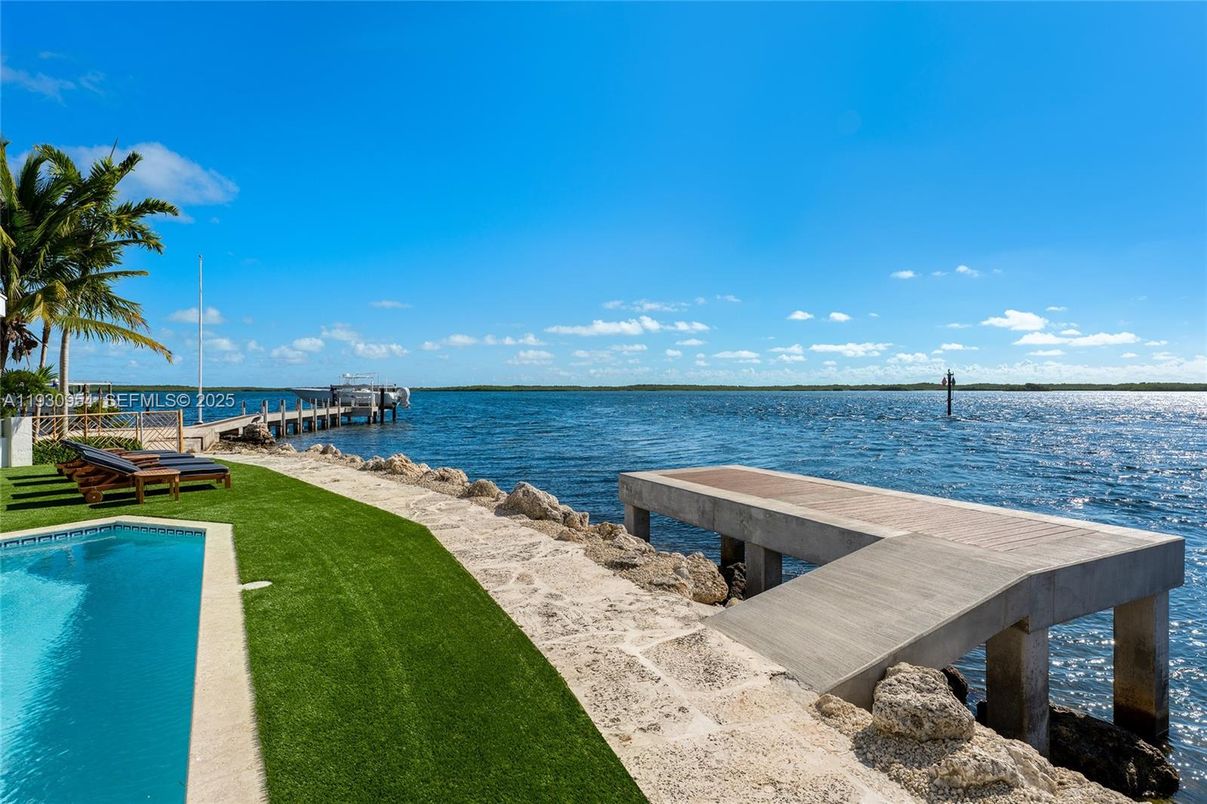 Exterior, Pool, Water