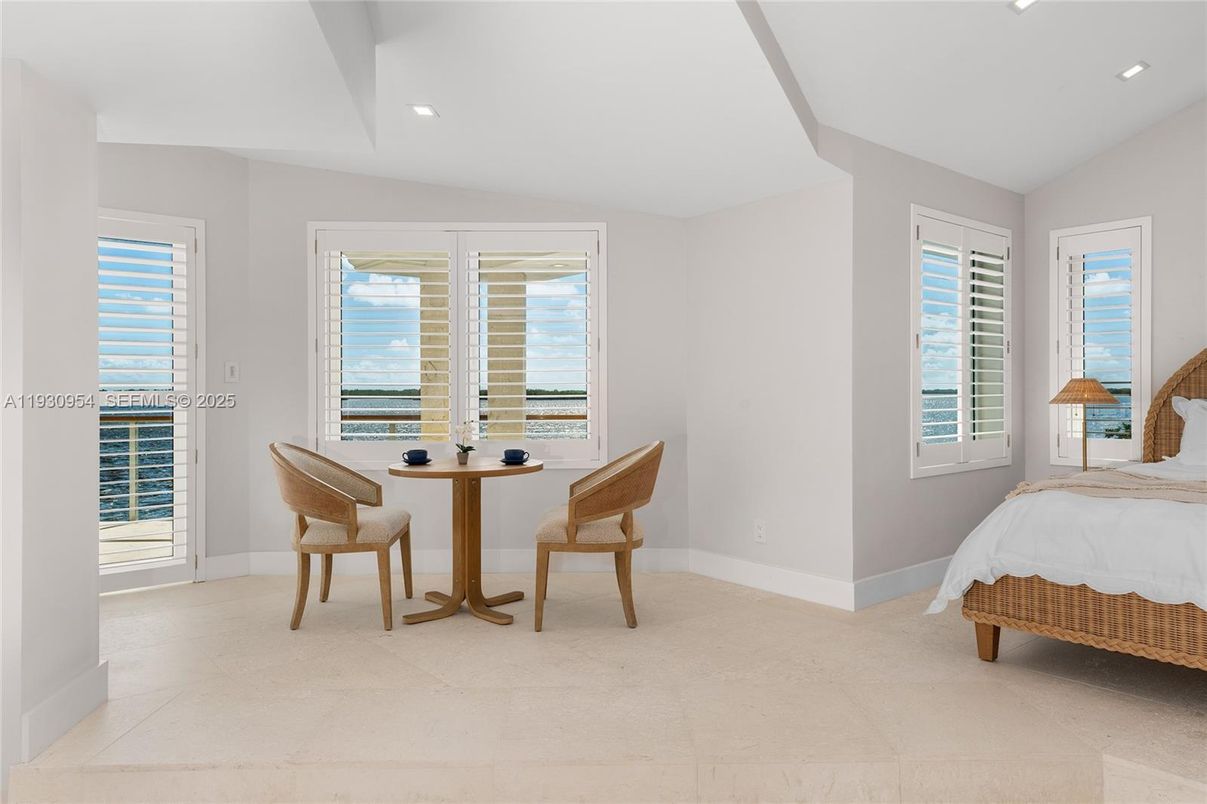 Bedroom, Dining room, Interior, Recessed Lighting, Water