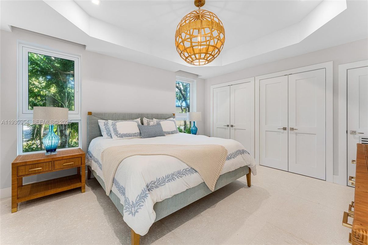 Bedroom, Interior, Pendant Lights