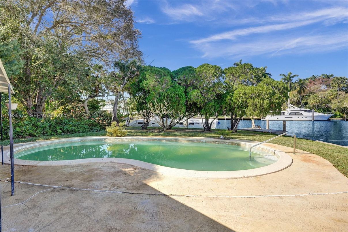 Exterior, Pool, Water