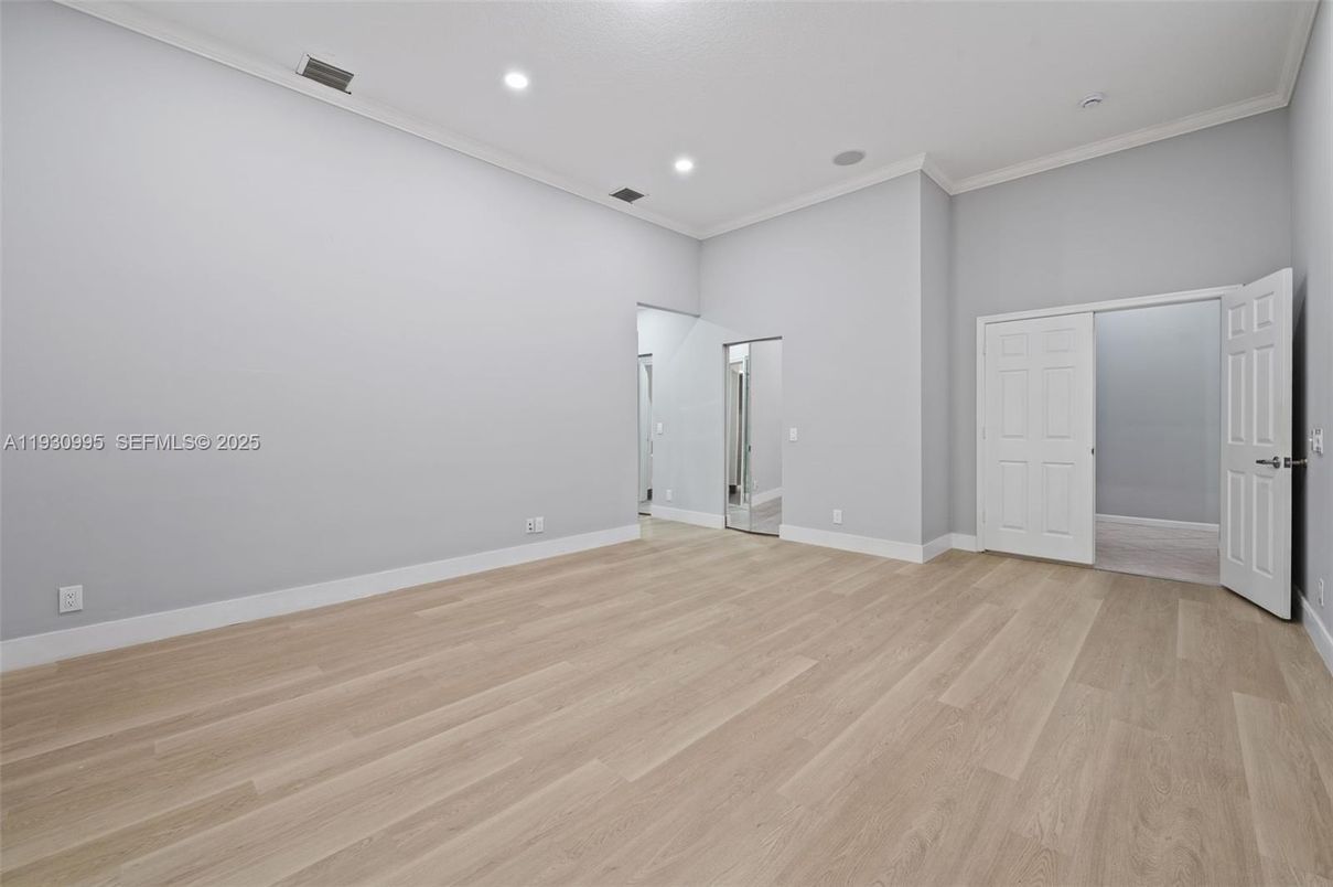Empty room, Interior, Recessed Lighting, Wood Texture Flooring
