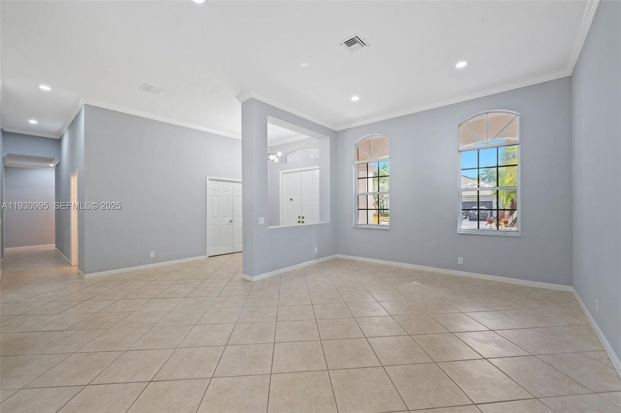 Empty room, Interior, Recessed Lighting