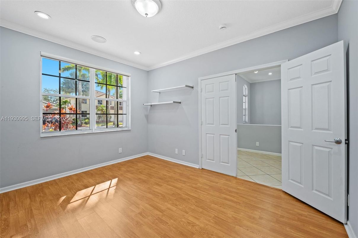 Empty room, Interior, Recessed Lighting, Walk-in Closets, Wood Texture Flooring