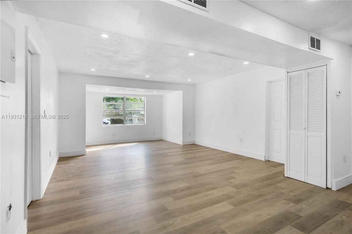 Empty room, Interior, Recessed Lighting, Wood Texture Flooring