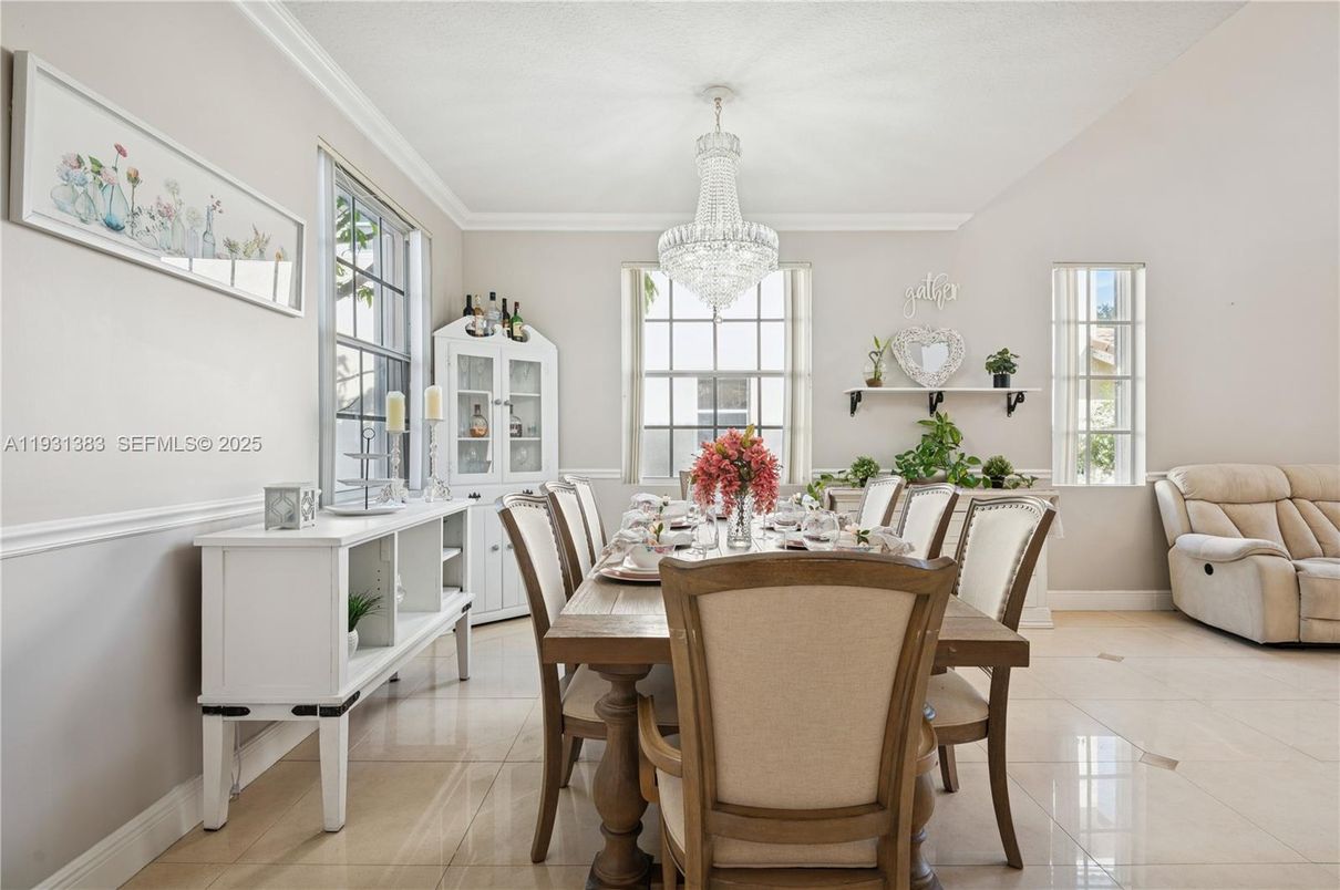 Chandelier, Dining room, Interior