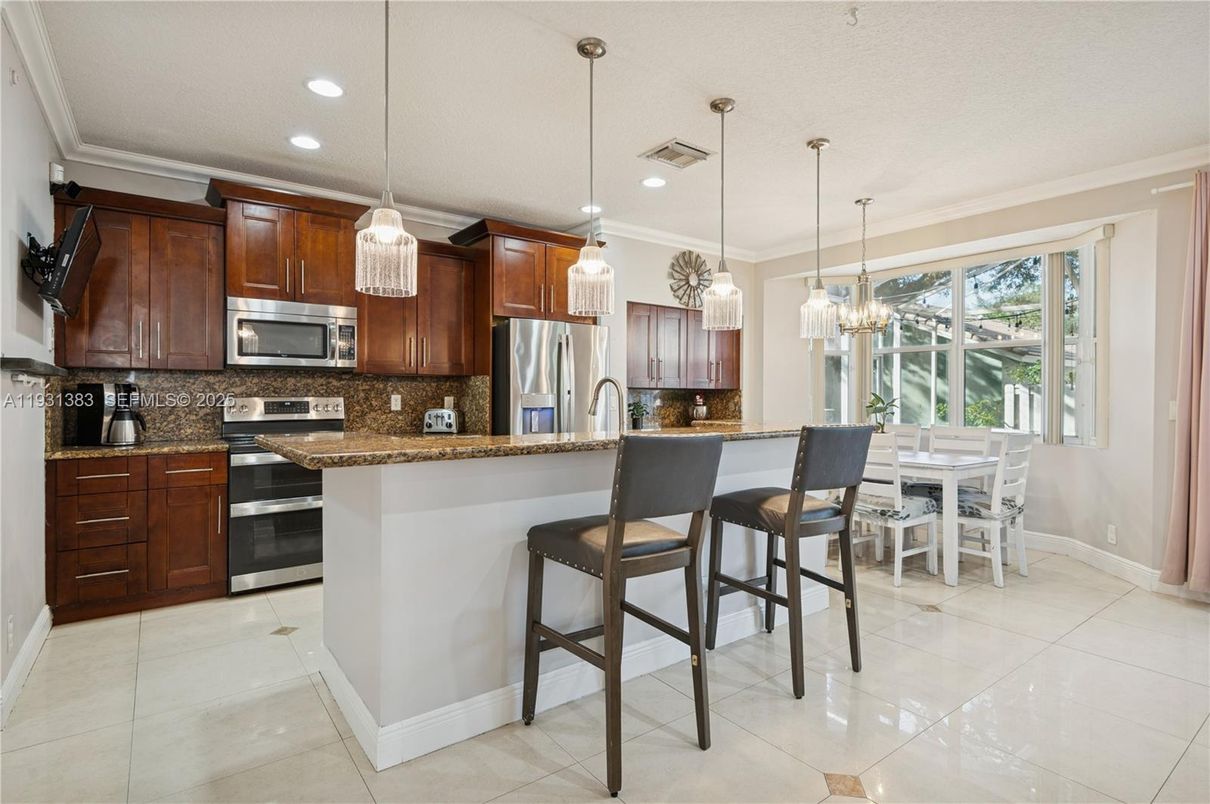 Chandelier, Dining room, Interior, Kitchen, Pendant Lights, Recessed Lighting, Stainless Steel Appliances