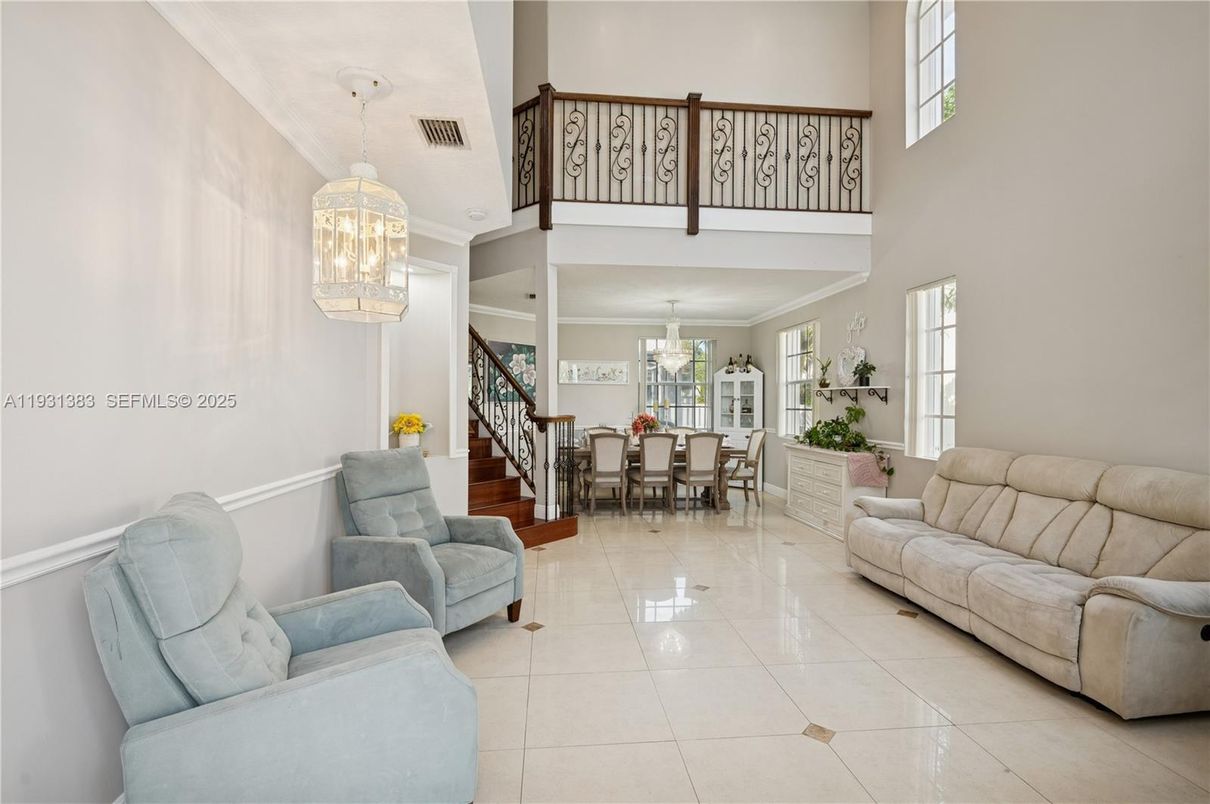 Chandelier, Dining room, Interior, Living room