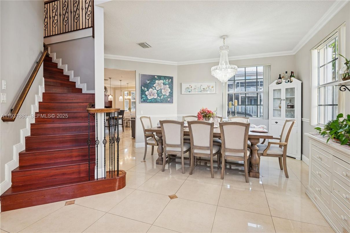 Chandelier, Dining room, Interior