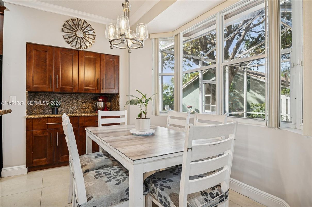 Chandelier, Dining room, Interior