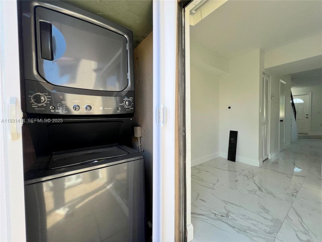 Interior, Marble, Utility Closets, Washer