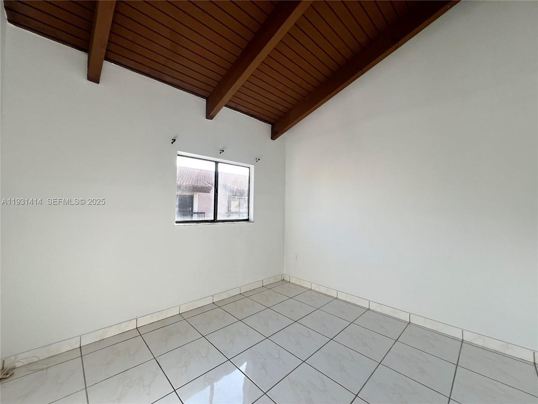 Empty room, Interior, Marble, Wooden Beams, Wooden Ceilings
