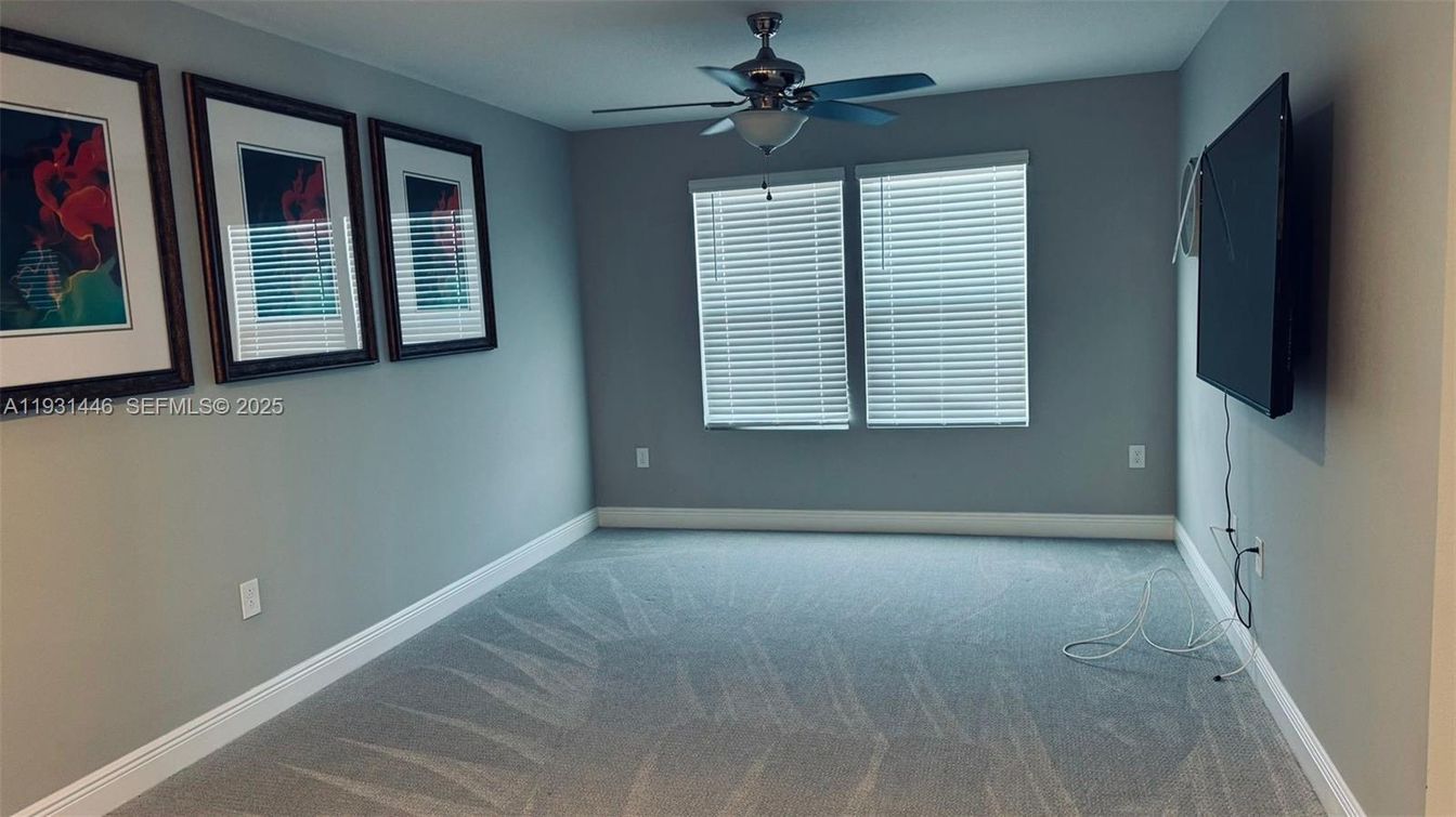 Empty room, Interior