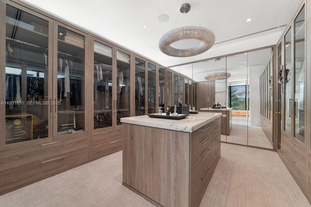 Interior, Pendant Lights, Recessed Lighting, Walk-in Closets