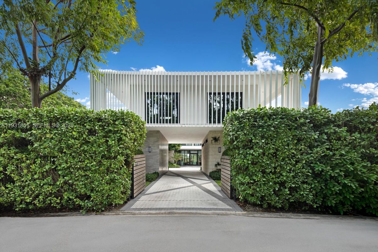 Exterior, Facade, None