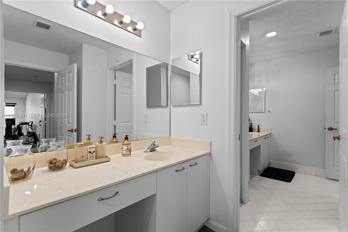 Bathroom, Dual Sink Vanities, Interior, Recessed Lighting