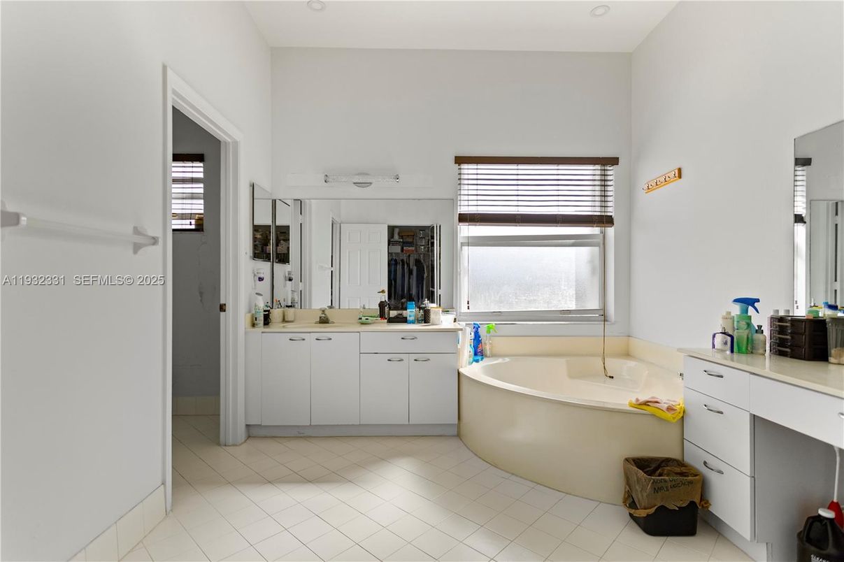 Bathroom, Free Standing Baths, Interior